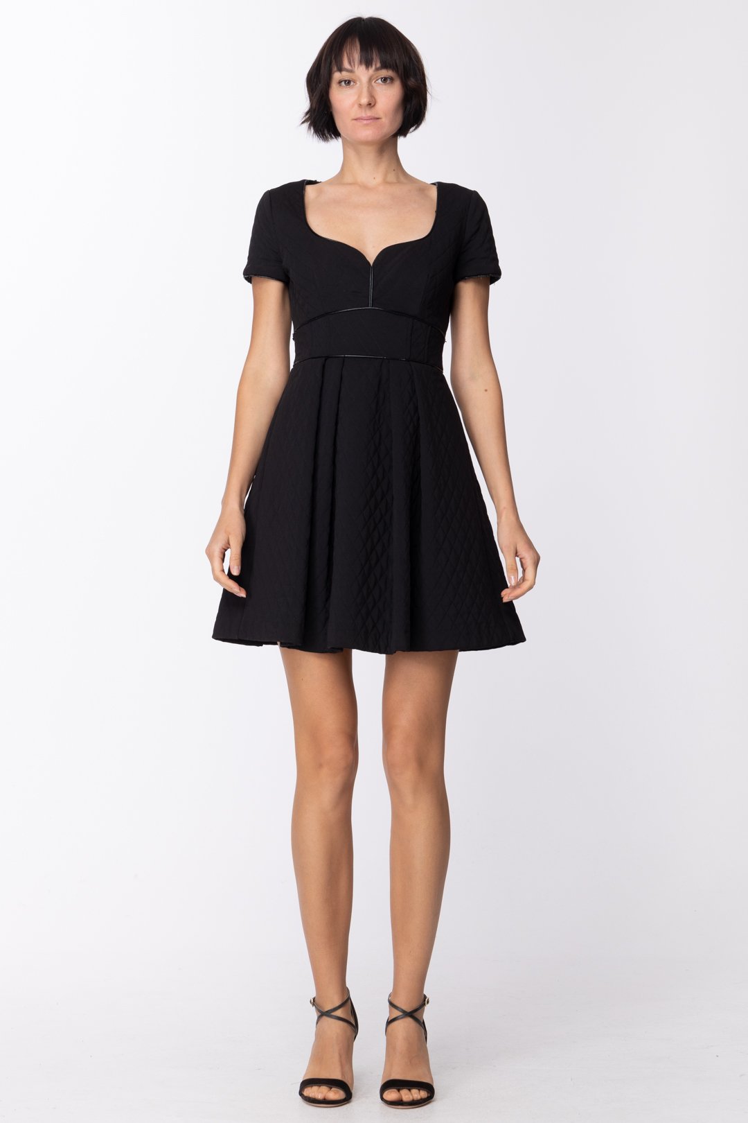 Mangano Mini Abito Trapuntato con Scollo a Cuore A15PMNG00044 NERO