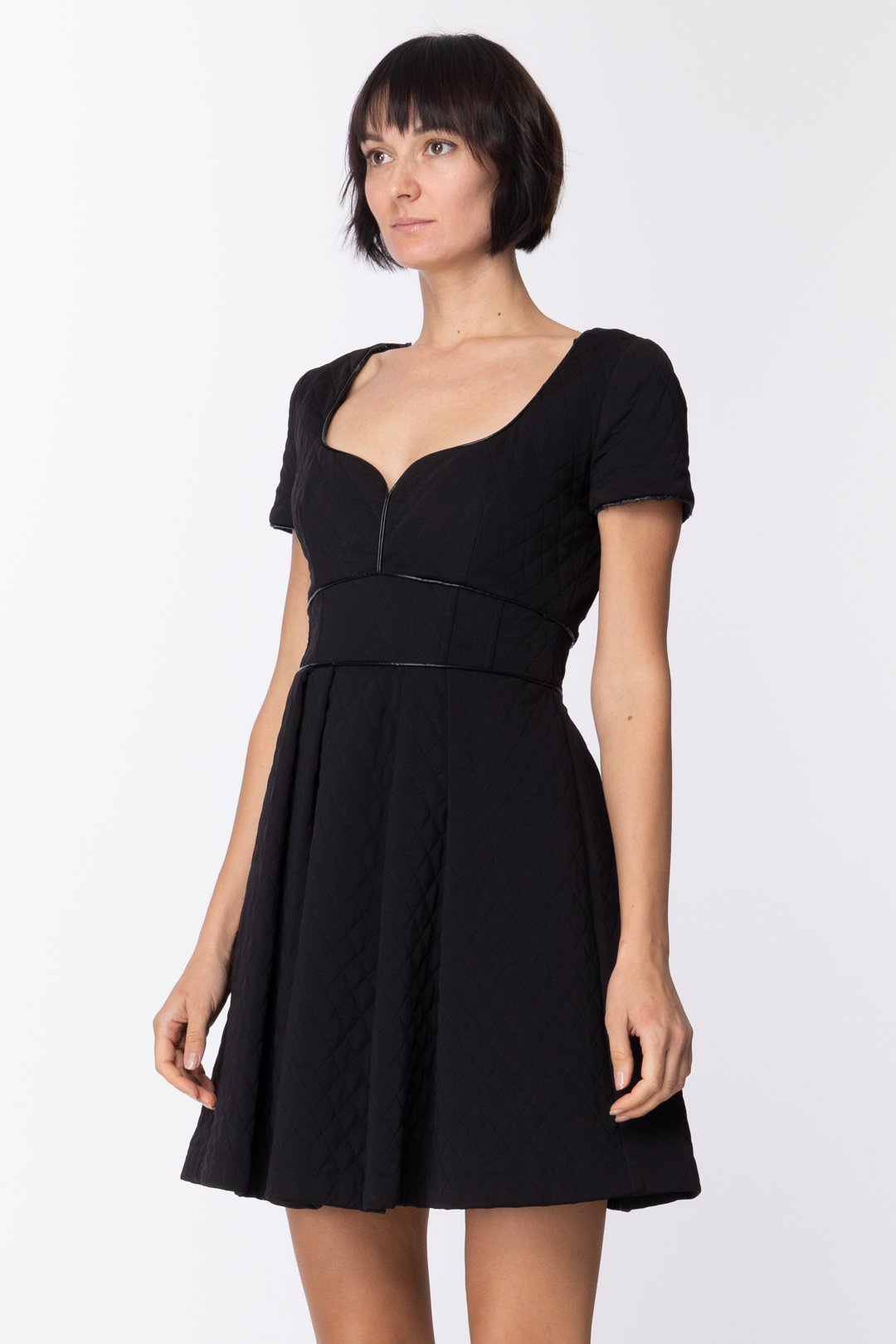 Mangano Mini Abito Trapuntato con Scollo a Cuore A15PMNG00044 NERO