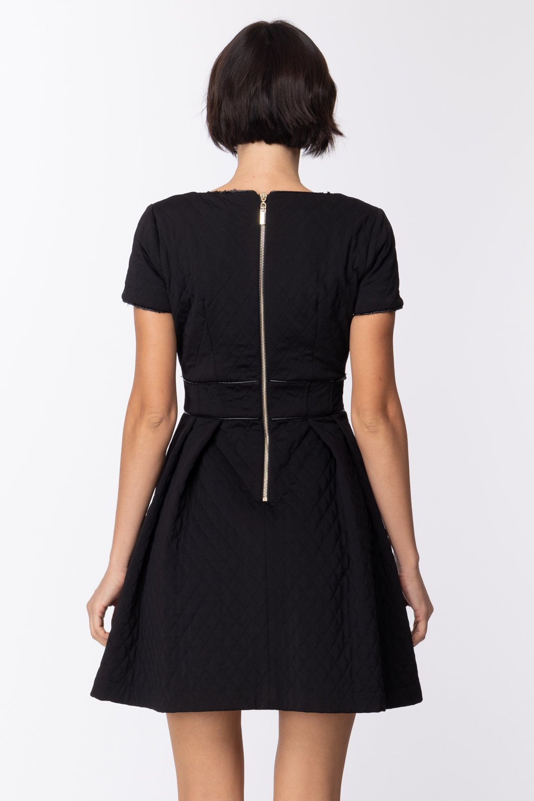 Mangano Mini Abito Trapuntato con Scollo a Cuore A15PMNG00044 NERO